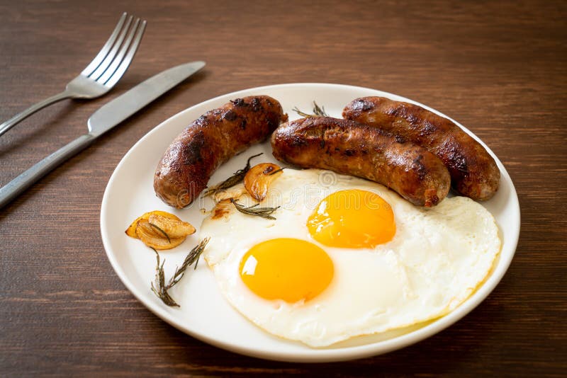 3 fried eggs + chicken sausage